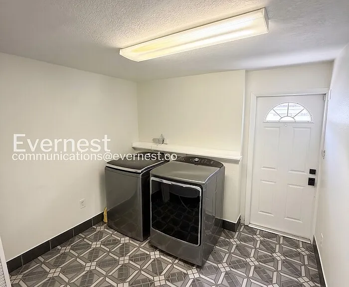 1915 W Orient St — Photo 27