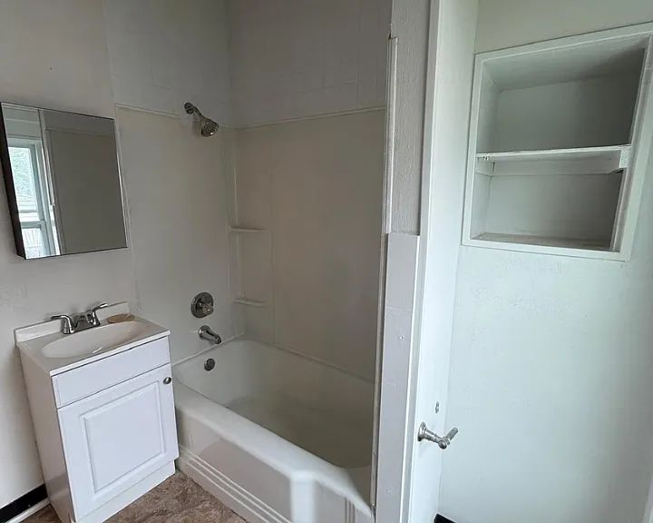 38 E Albany St — Photo 16