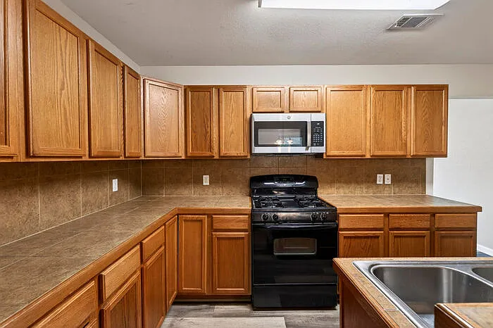 10261 English Manor Dr — Photo 11