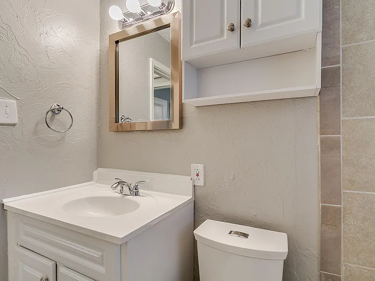 213 W Jacobs Dr — Photo 11