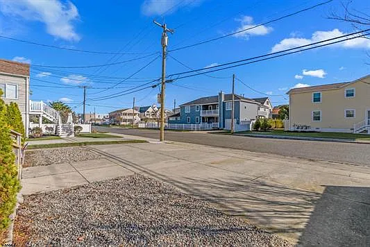 3 bed, 2.5 bath, 1710 sqft, $2,700 — Photo 3
