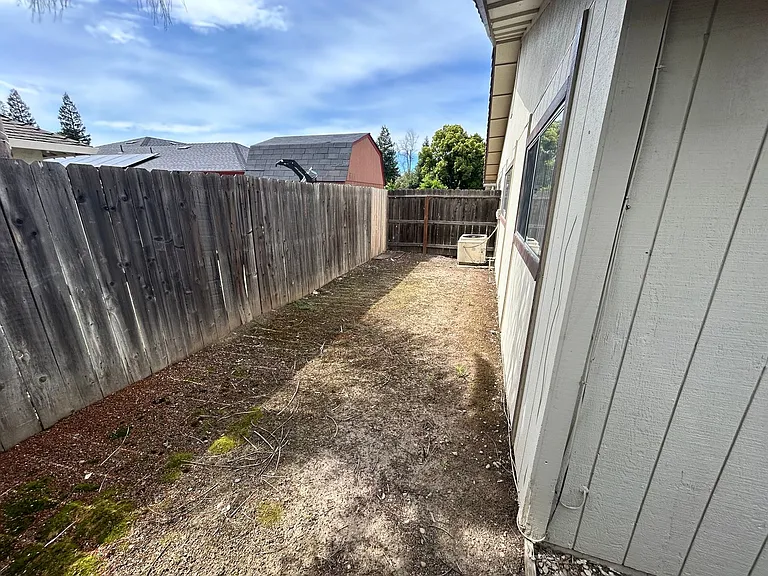 5111-5339 Basilica Dr — Photo 17