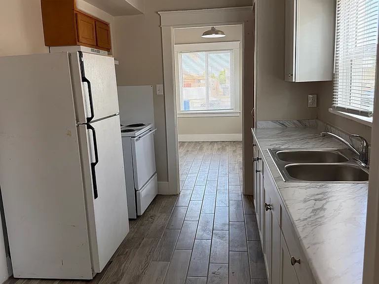 604 S 1st Ave — Photo 7