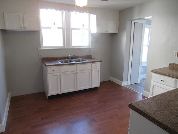 4th image of 29 Carlton Dr