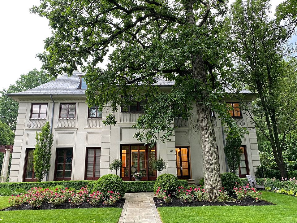 1st image of 528 Roslyn Rd