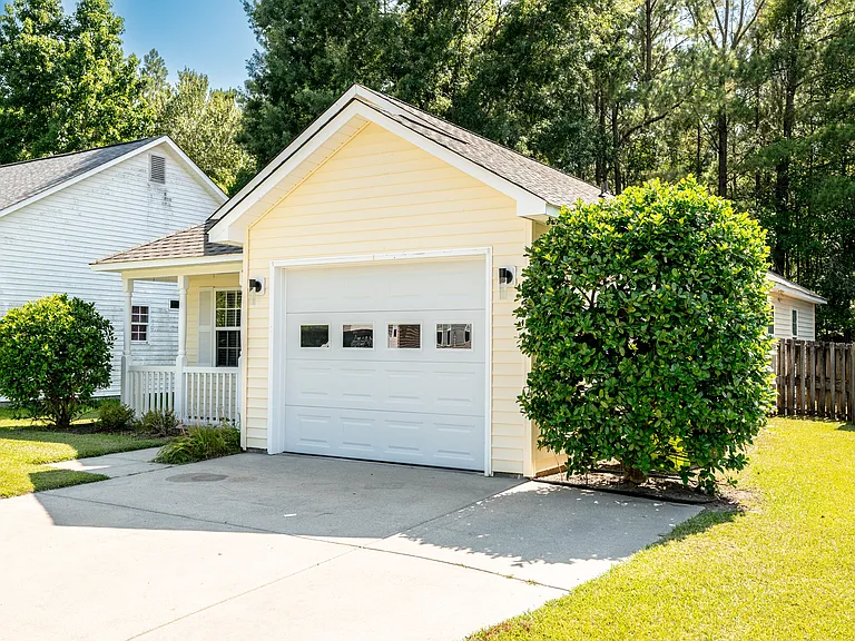 212 Forest Park Dr — Photo 2