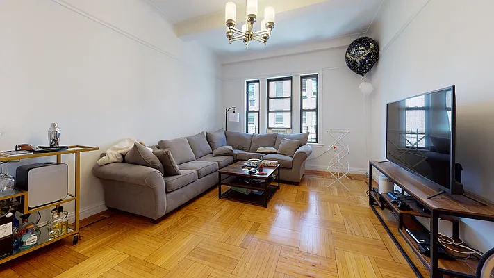 Rented by Bond New York | media 17