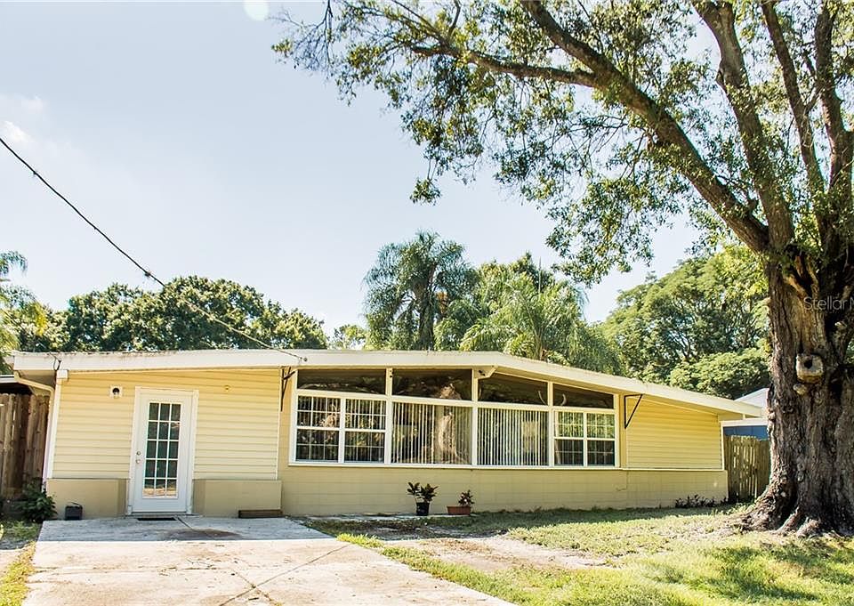 1st image of 346 Country Club Dr