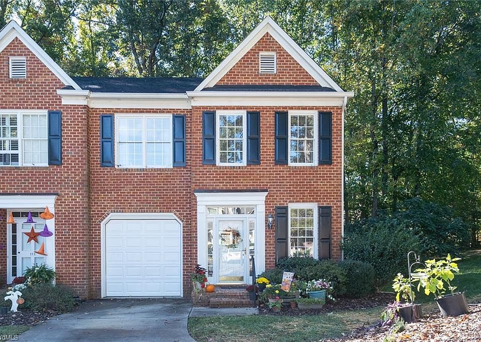 1st image of 11 Park Village Ln