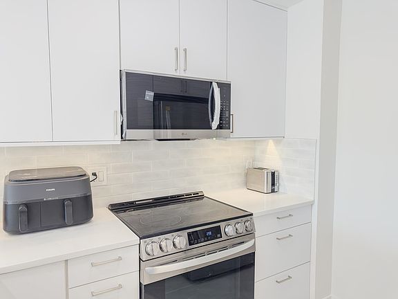 2nd image of 4893 Clarendon St #311