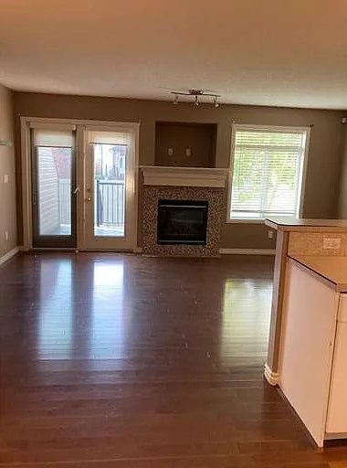 3 bed, 3.5 bath, 1300 sqft, $1,800 — Photo 3