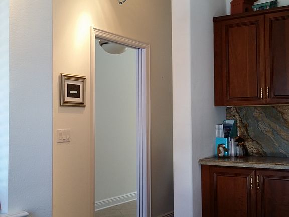 4th image of 122 E Orange St