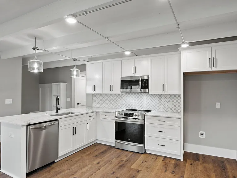 556 N Locust St #111 — Photo 10