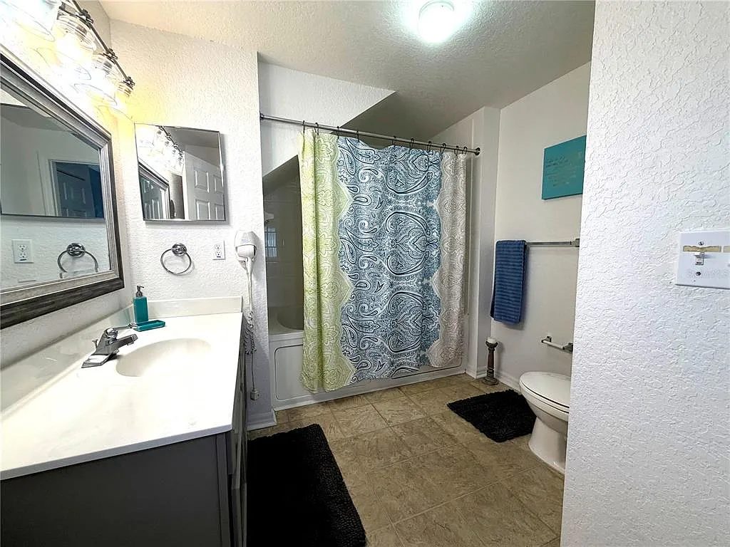 4 bed, 3.0 bath, 1470 sqft, $2,000 — Photo 1