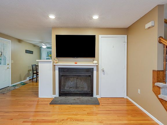 4th image of 7 Skyline Dr #37