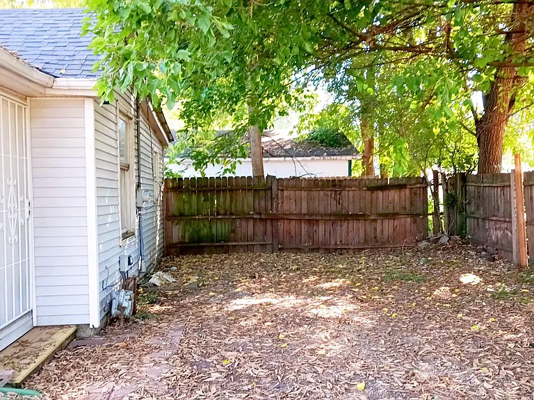 2402 Mars Hill St — Photo 2