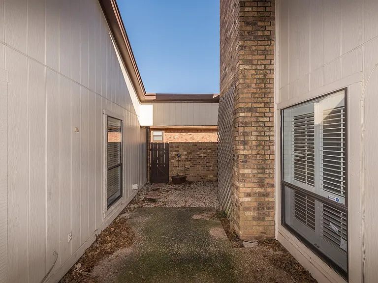 5128 Ledgestone Dr — Photo 12