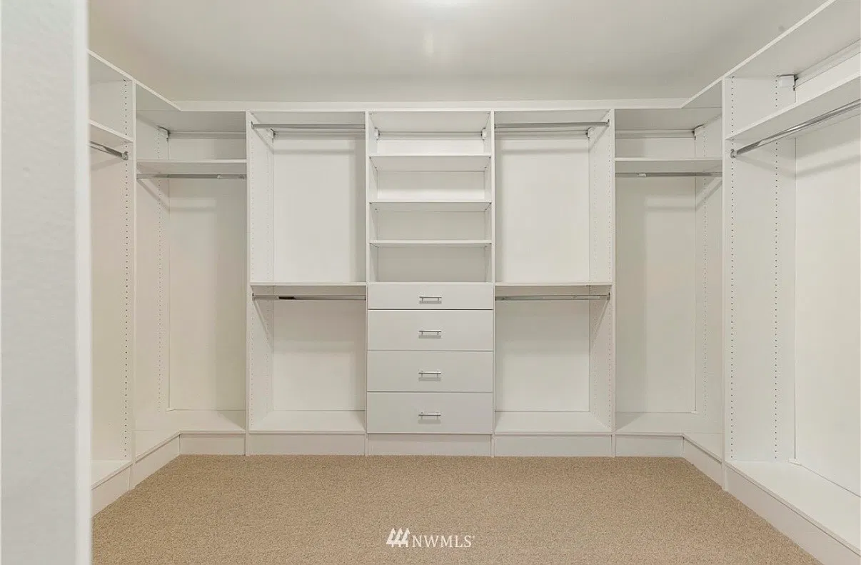 1 bed, 859 sqft, $2,300 — Photo 4