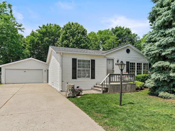 8566 Fig Tree Ln, Roscoe, IL 61073