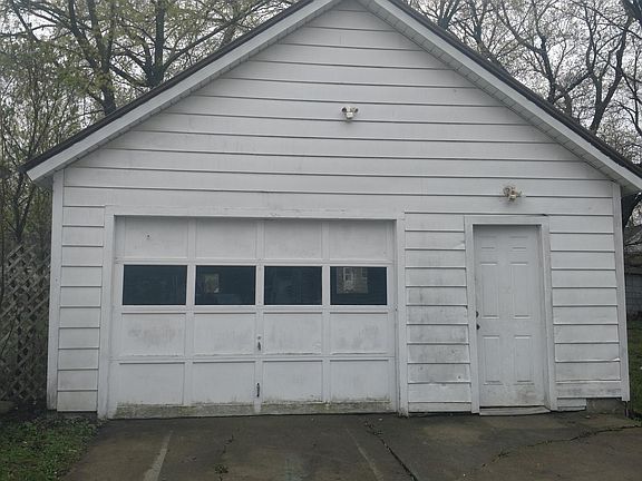 3rd image of 120 W Grant St