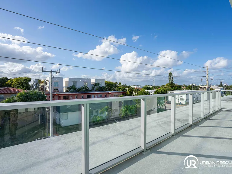 8425 Crespi Blvd #304 — Photo 47