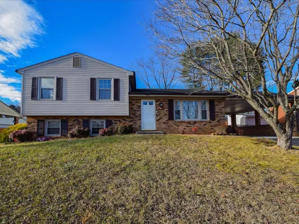 3055 Parham Dr, Roanoke, VA 24014