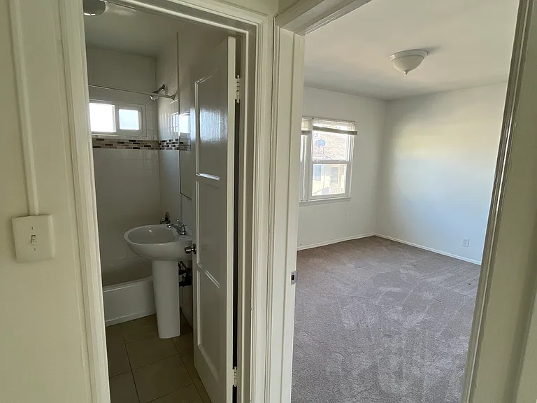 1225 Harvard St #7 — Photo 10