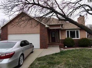 608 Oxford Dr, McPherson, KS 67460