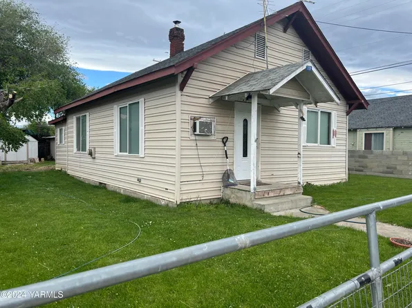 709 Elm St, Tieton, WA 98947