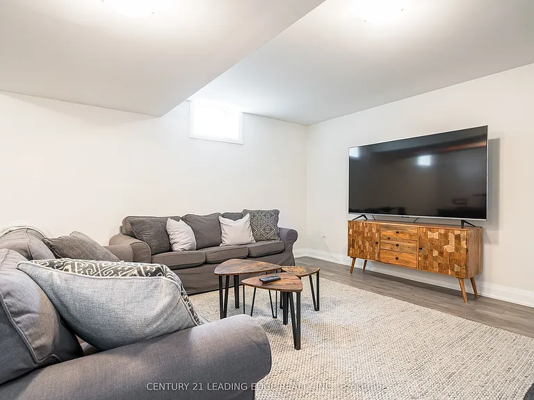 102 Reed Way — Photo 33