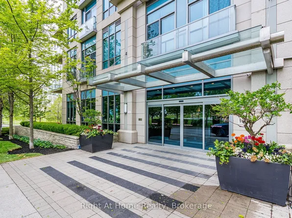 15 Viking Ln #1303, Toronto, ON M9B 0A4
