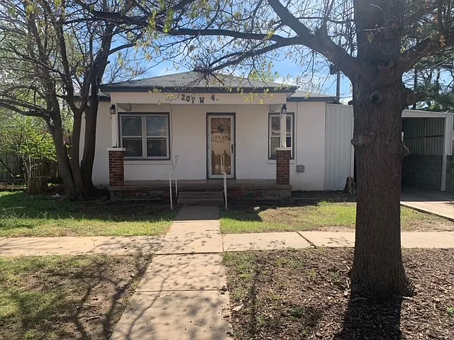 207 W 4th St