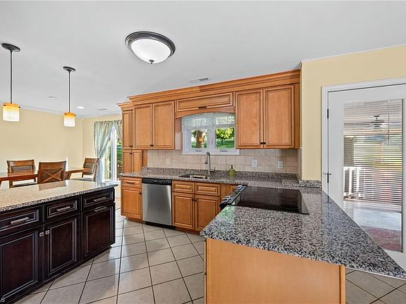 4th image of 8750 Willowmede Dr
