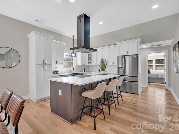 5th image of 3942 McMillan St