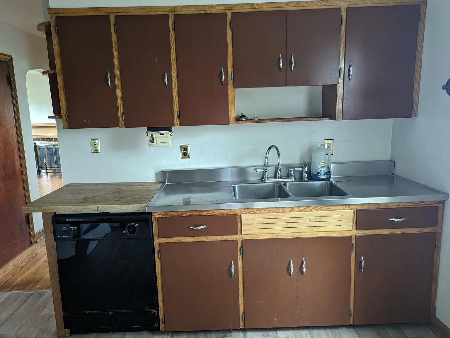 4 bed, 1.5 bath, 1664 sqft, $1,600 — Photo 2