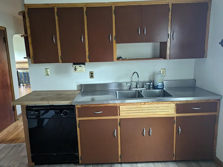 810 Bank St — Photo 2