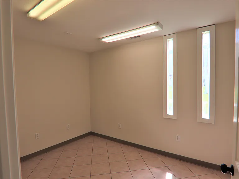 1037 S Main St #1 — Photo 8
