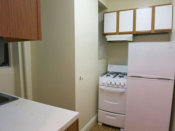 5th image of 791 9th Ave Frnt 2
