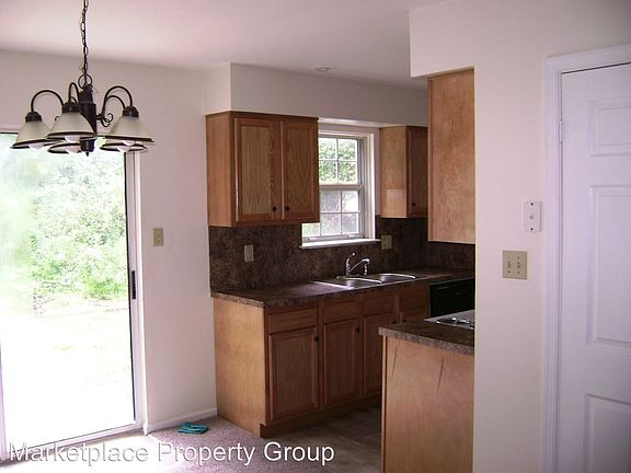 4th image of 428 Old Forge Dr