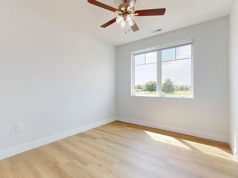 2414 N Neil St — Photo 24