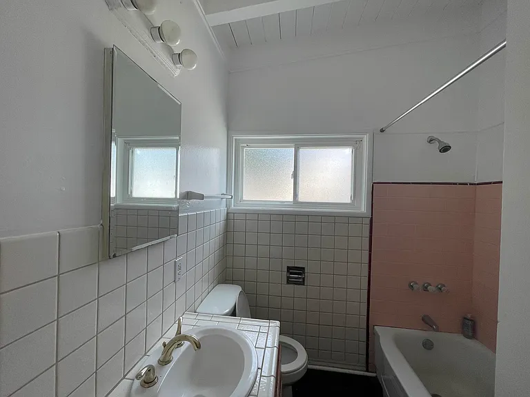 2640 Illinois St — Photo 21