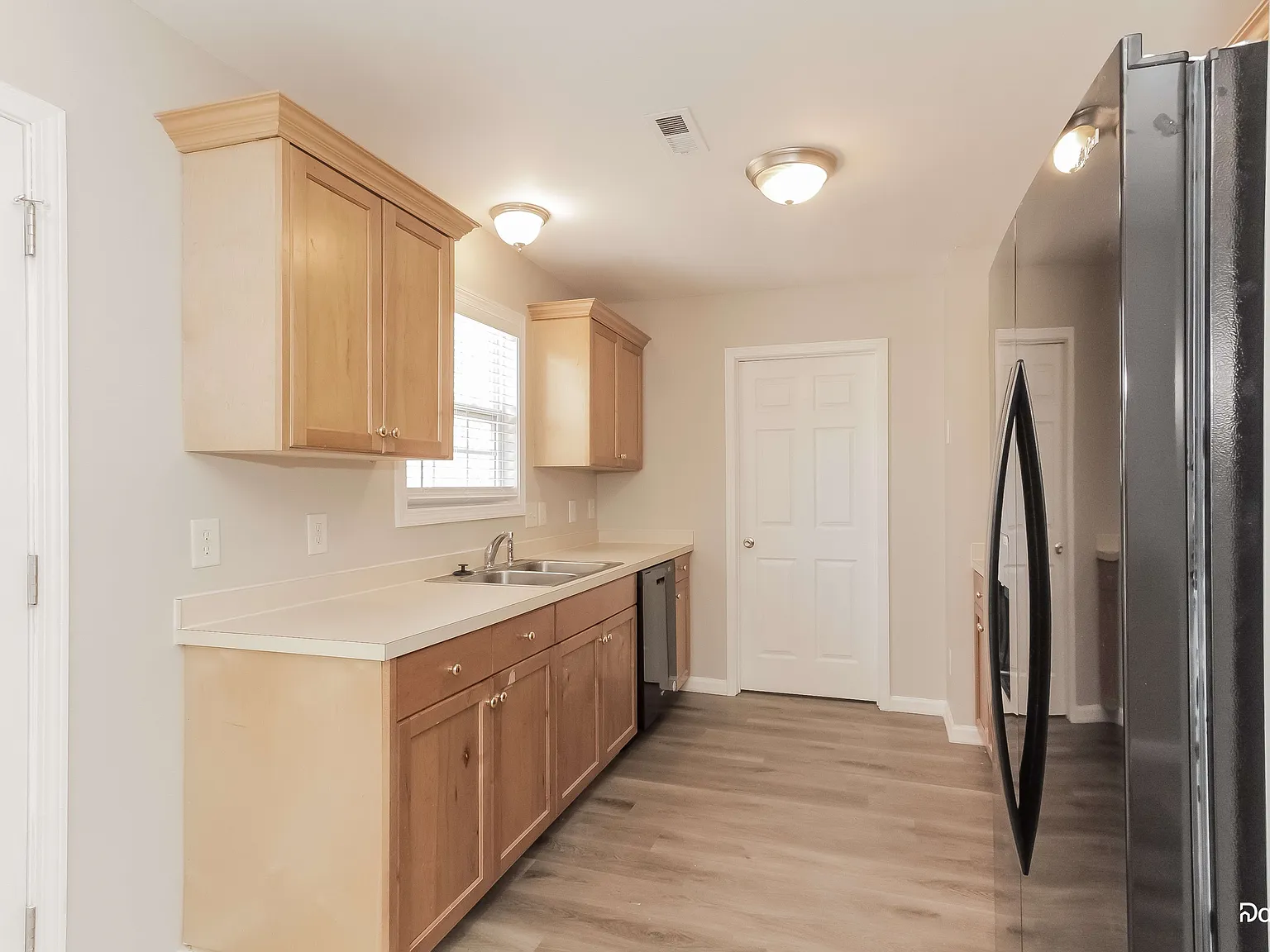 3 bed, 2.0 bath, 1242 sqft, $1,740 — Photo 4