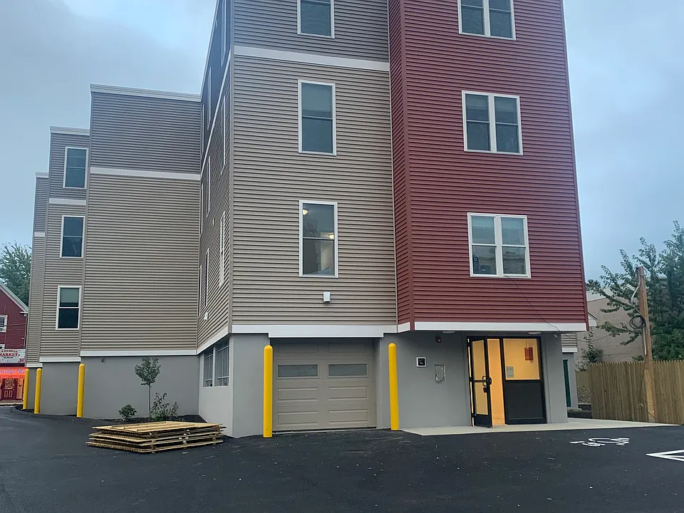 34 Morris St #104