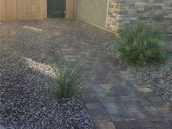 3rd image of 387 Desert Cadence St