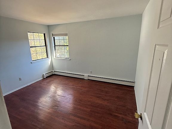 3rd image of 51 Manor Rd #2