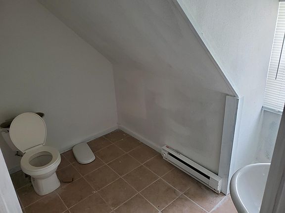 3rd image of 727 Sherburne Ave