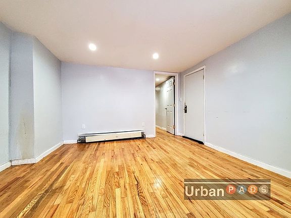3rd image of 440 Lafayette Ave