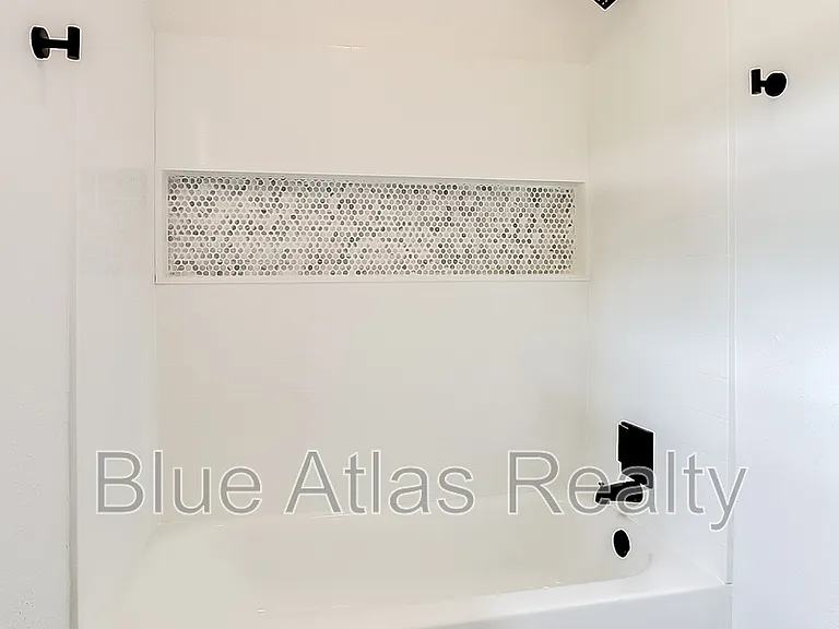 1329 E Windsor Dr — Photo 18