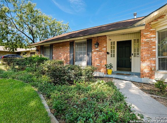 3rd image of 8321 Laurelhurst Dr