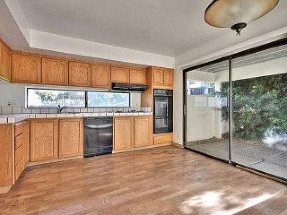 3rd image of 1754 Shady Creek Ct